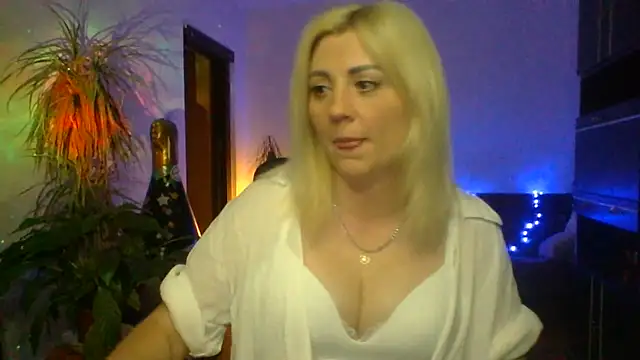 LunaaKiss online show from June 19, 8:12 pm