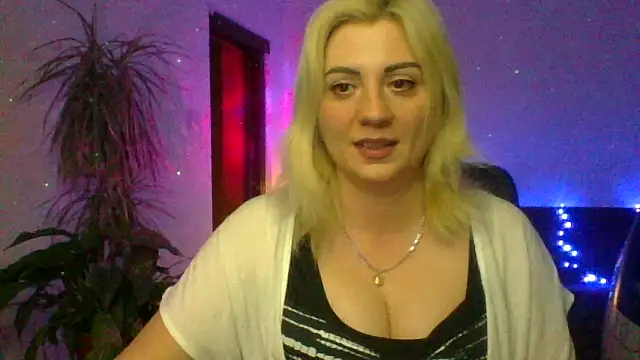 LunaaKiss online show from June 16, 8:43 pm