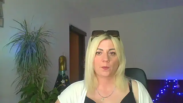 LunaaKiss online show from July 28, 5:24 pm