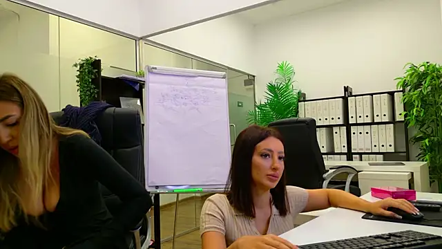 Snapshot of BabesGoWild chatting on September 9, 4:23 am BabesGoWild online show from September 9, 4:23 am