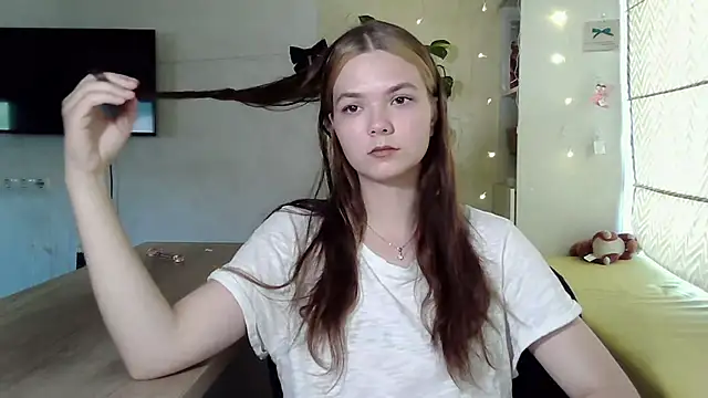 AvrilGillig online show from June 19, 1:25 pm