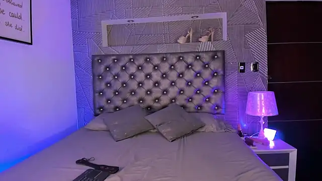 GiselleNoahX online show from July 25, 11:23 pm