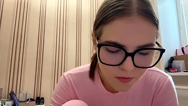 MiaWonderind online show from June 28, 2:34 pm