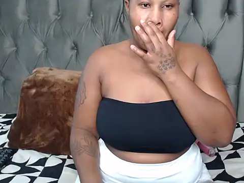 Loyal Alisha online show from June 22, 3:25 am
