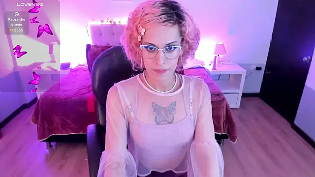 Sexy  Pearl online show from June 11, 9:55 pm