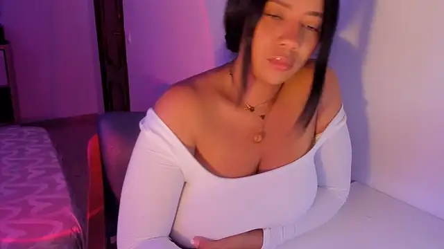 NicolePasqualott online show from June 11, 8:05 pm