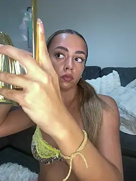 Harrietbronzex online show from July 30, 3:35 pm