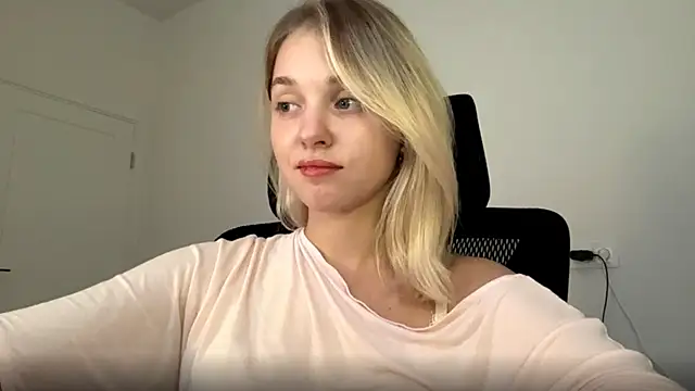EveryoneEve online show from July 28, 11:17 am