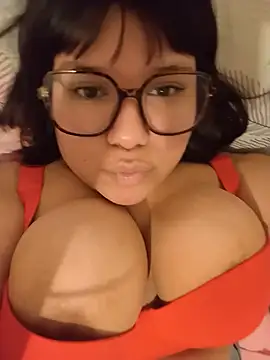 celprettyy online show from June 30, 2:44 am