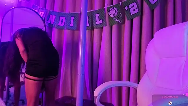 emma brooks  online show from July 15, 8:57 pm