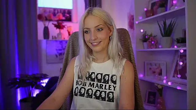 Lucy Cutie  online show from July 22, 6:09 pm