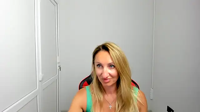 LilyDreamm online show from June 18, 7:10 am
