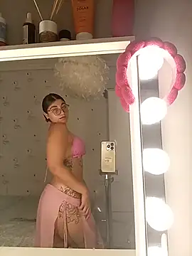 Violettvans3233 online show from June 21, 4:22 pm