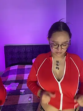 Annieandhannie online show from July 6, 7:38 pm