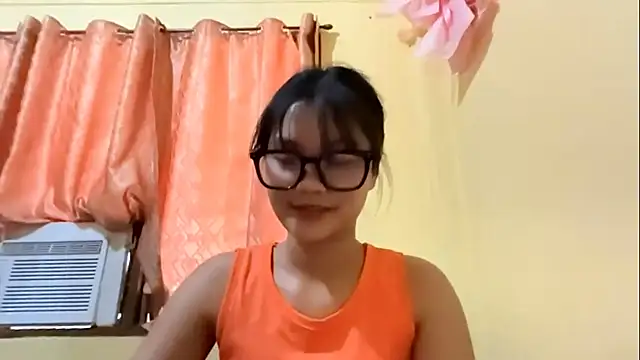 BobbieOuthouse online show from June 24, 4:11 am
