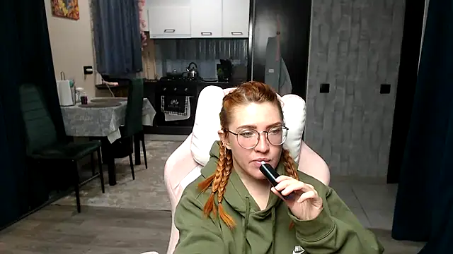 Reginasmilee online show from April 22, 2:52 am