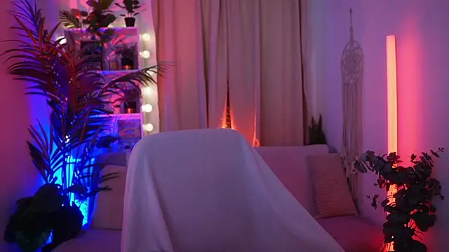 Anna Leah  online show from July 2, 6:25 pm