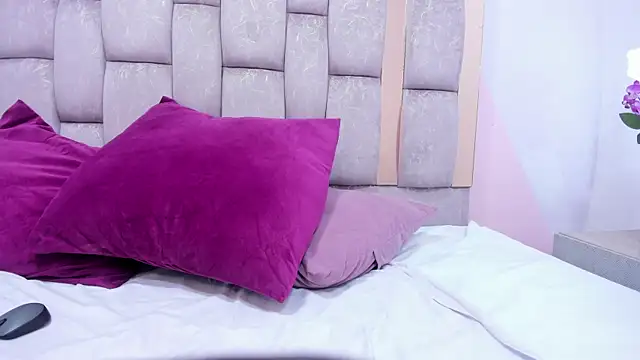ariahudsonn online show from June 30, 1:54 pm