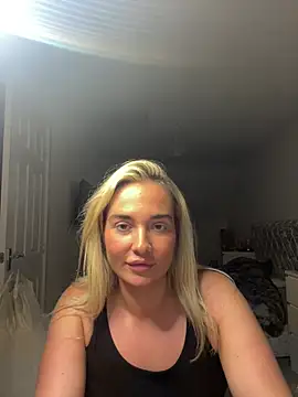 MarnieMilfxox online show from July 7, 8:55 pm