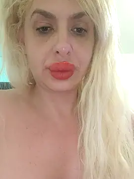 Itsonlyroxy online show from July 27, 11:40 am