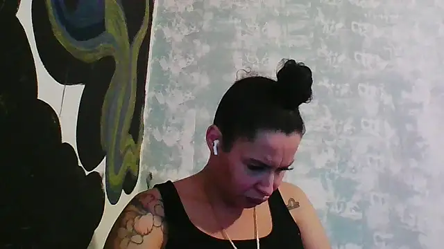 Snapshot of imisamoore69 chatting on October 25, 11:00 pm imisamoore69 online show from October 25, 11:00 pm