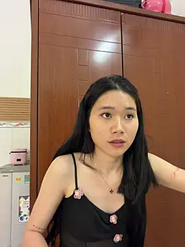 xiaoqiaoyy online show from July 8, 1:24 pm
