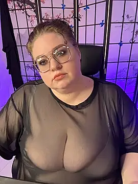 DriveThruChloe online show from August 1, 1:24 pm