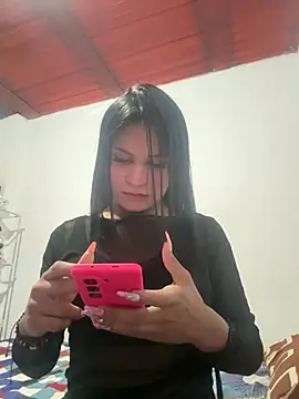 crisbely2026 online show from August 3, 5:44 am