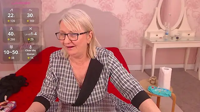 LadyAlana online show from April 21, 10:28 pm