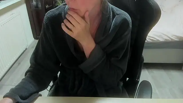 minoesje37 online show from April 20, 7:50 pm