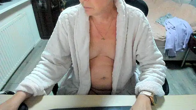 Snapshot of minoesje37 chatting on October 15, 7:49 pm minoesje37 online show from October 15, 7:49 pm