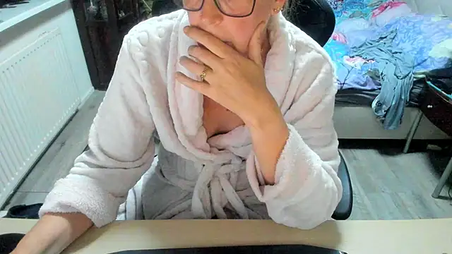 Snapshot of minoesje37 chatting on October 8, 7:51 pm minoesje37 online show from October 8, 7:51 pm