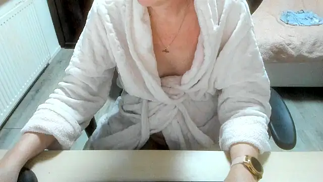 minoesje37 online show from December 13, 9:10 pm