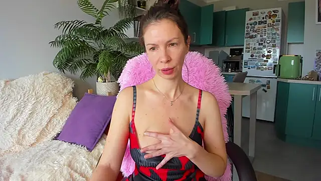 ChristinaGlory online show from April 28, 6:17 am