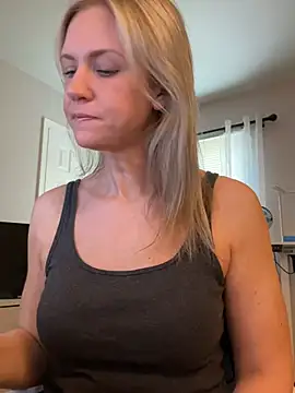 Kay Cakes online show from July 23, 2:25 pm