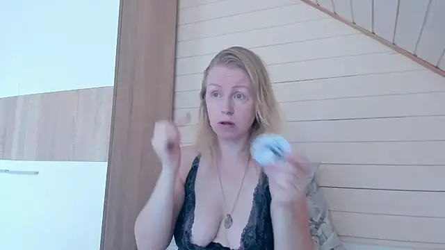 I AM MILF online show from July 1, 6:35 am