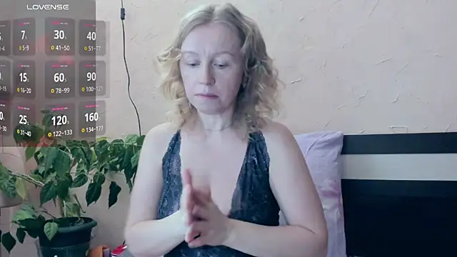 I AM MILF online show from February 20, 8:05 am