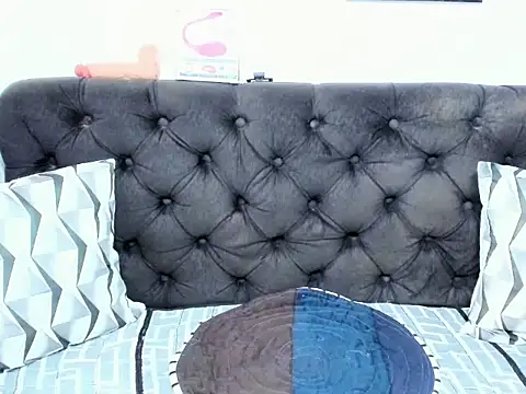 12inchesselfsuckts online show from March 12, 2:03 am