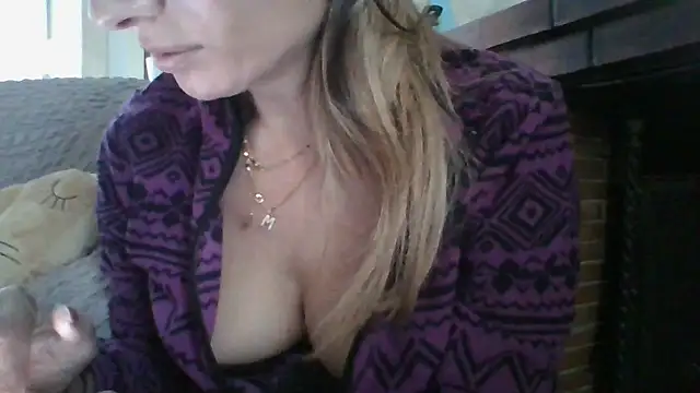 fammefatale1987 online show from December 2, 2:30 pm