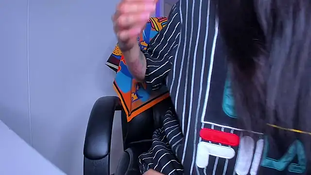 Lisegg  online show from April 23, 9:06 pm