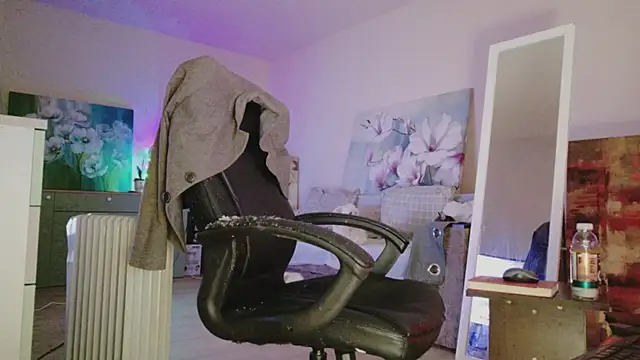 lara heaven online show from April 22, 8:06 pm