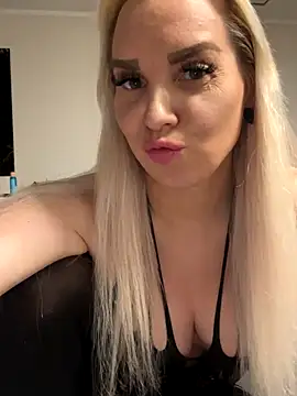 Snapshot of MIA-XXX chatting on October 10, 3:11 am MIA-XXX online show from October 10, 3:11 am