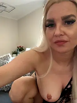 Snapshot of MIA-XXX chatting on September 9, 1:22 pm MIA-XXX online show from September 9, 1:22 pm