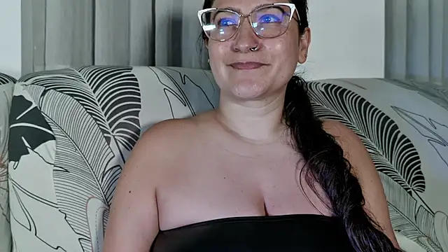 DeesseLuxure online show from April 8, 3:41 am