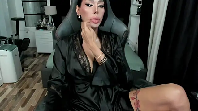 Forever MissCandace online show from April 24, 1:25 pm