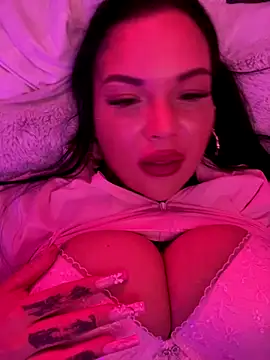 Snapshot of _MelinaCurves_ chatting on October 5, 9:20 pm MelinaCurves online show from October 5, 9:20 pm