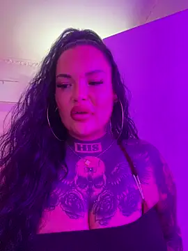 Snapshot of _MelinaCurves_ chatting on October 10, 9:20 pm MelinaCurves online show from October 10, 9:20 pm