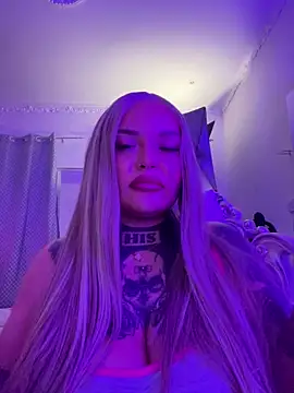 Snapshot of _MelinaCurves_ chatting on October 2, 10:04 pm MelinaCurves online show from October 2, 10:04 pm