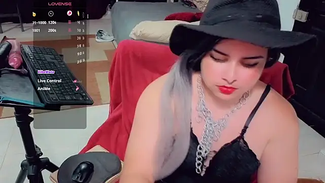 camyl93 online show from April 27, 10:18 pm