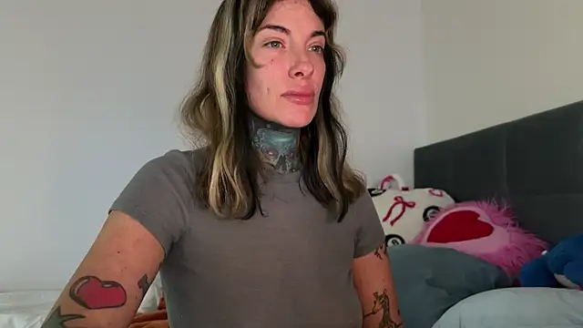 airgeadx online show from March 27, 8:20 pm